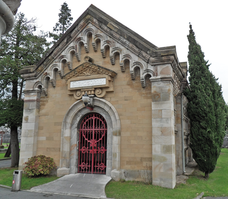 Entrada al crematorio del Cementerio Bilbao