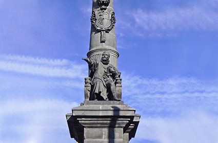 estatua_al_justicia_de_aragon_situada_en_la_plaza_aragon_de_zaragoza