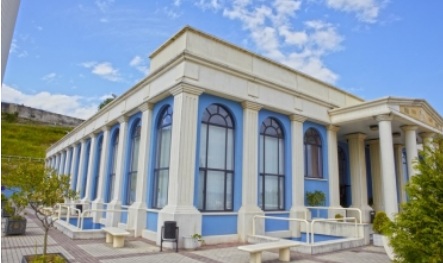 Fachada del Tanatorio de Avilés
