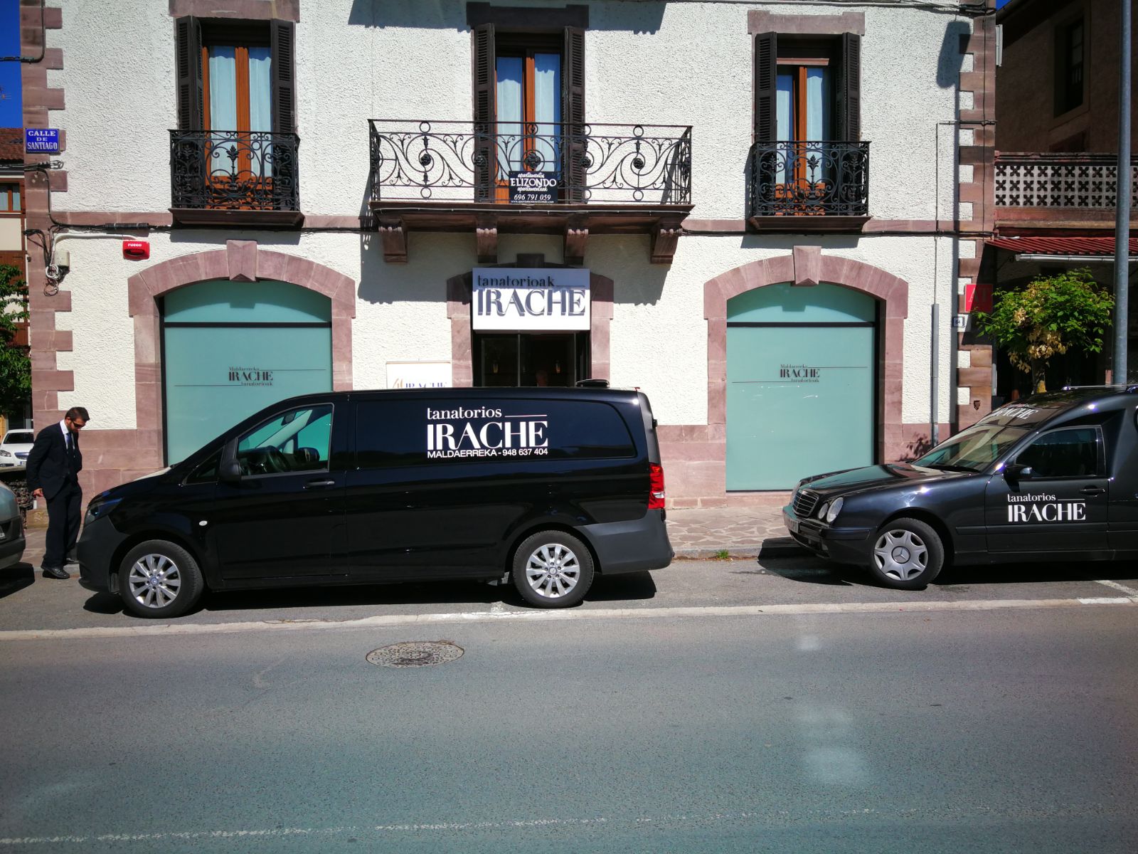 Fachada del Tanatorio de Elizondo